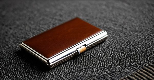 Découvrez l'élégance de l'étui à cigarettes classique